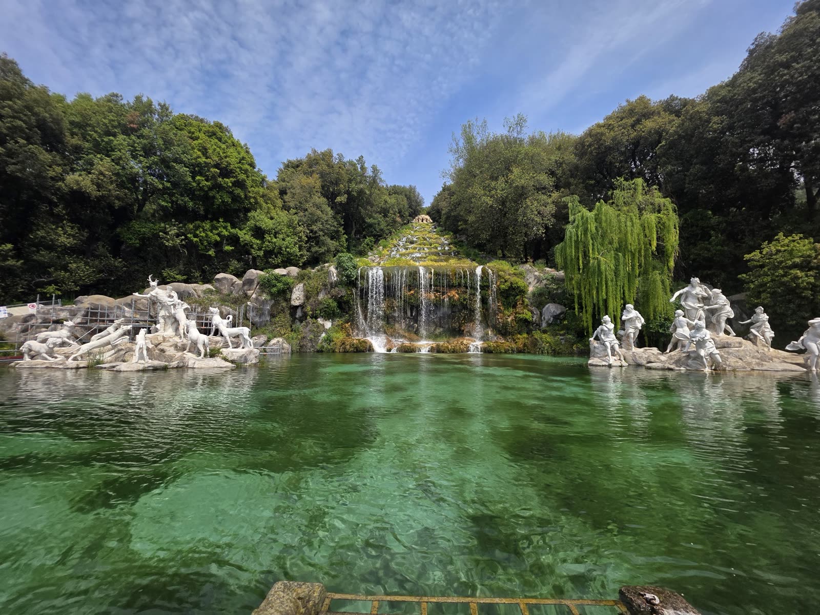 Fântâna și cascada din grădinile Palatului Regal din Caserta