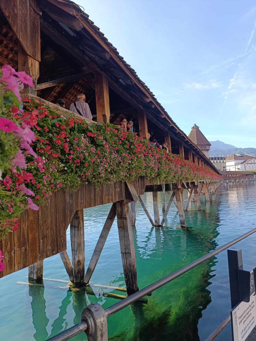 Podul Kapellbrücke cu flori, Lucerna