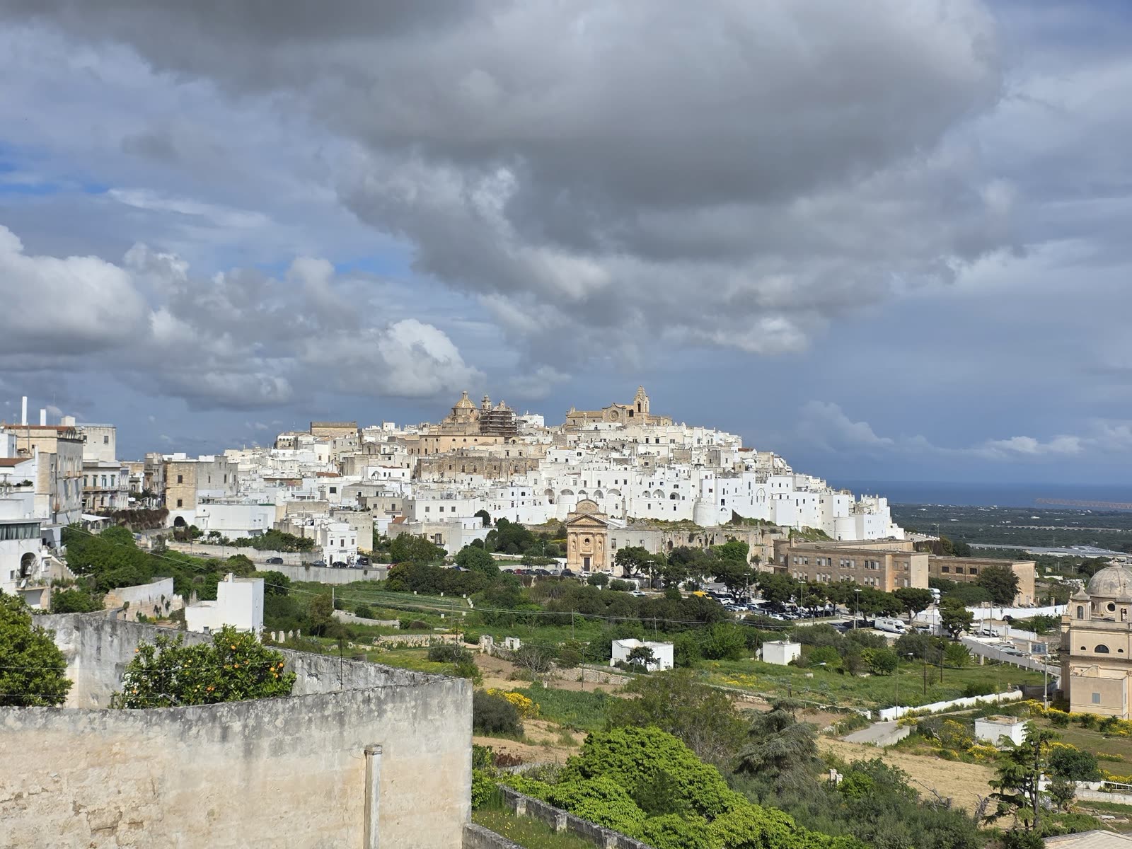 Orașul alb Ostuni, pe deal